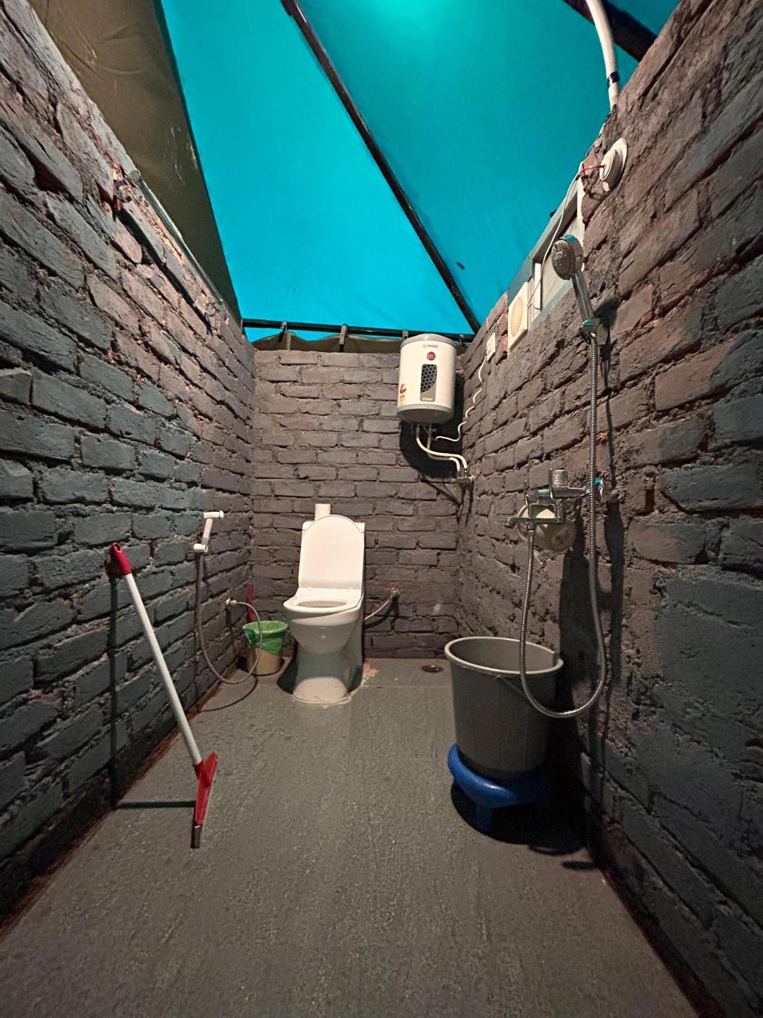 Ostello Monkey Mud House And Camps, Bir Esterno foto