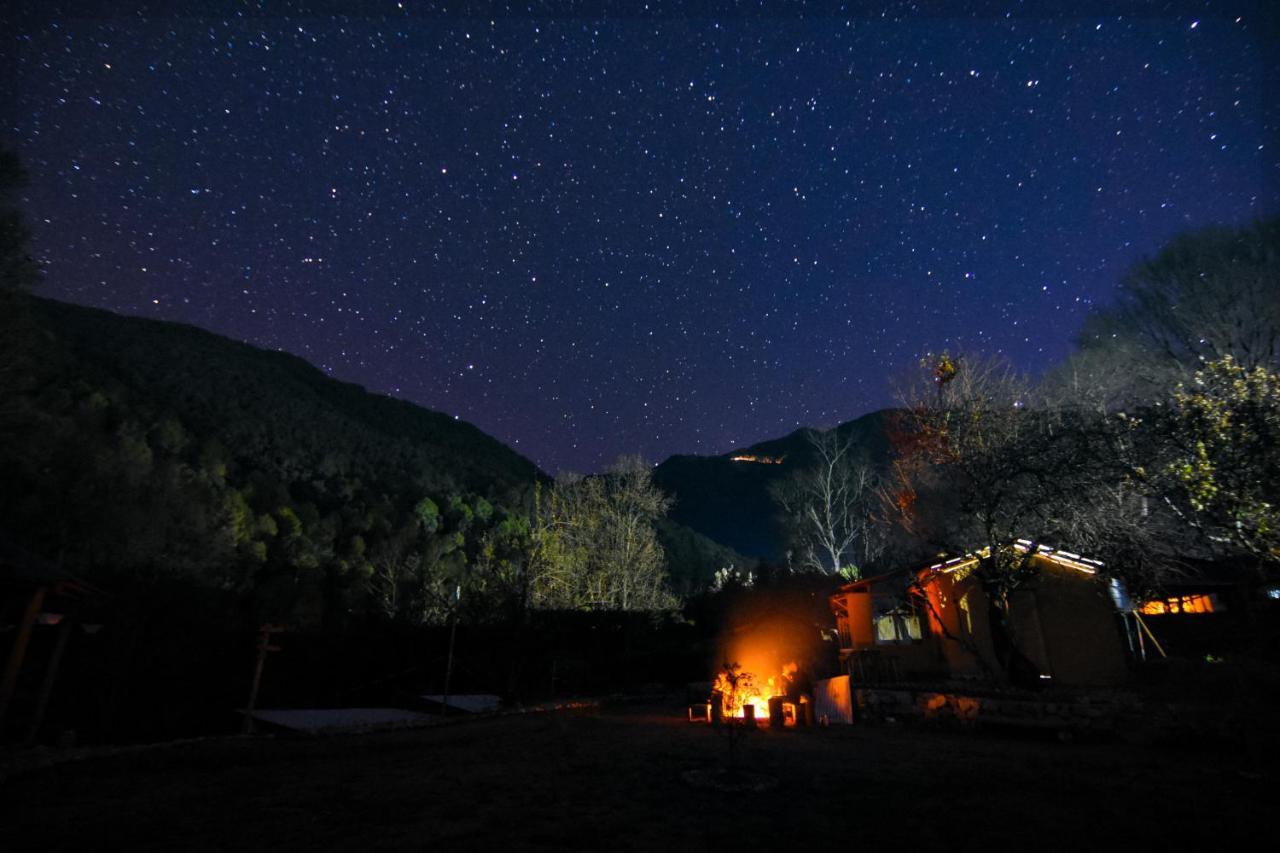 Ostello Monkey Mud House And Camps, Bir Esterno foto